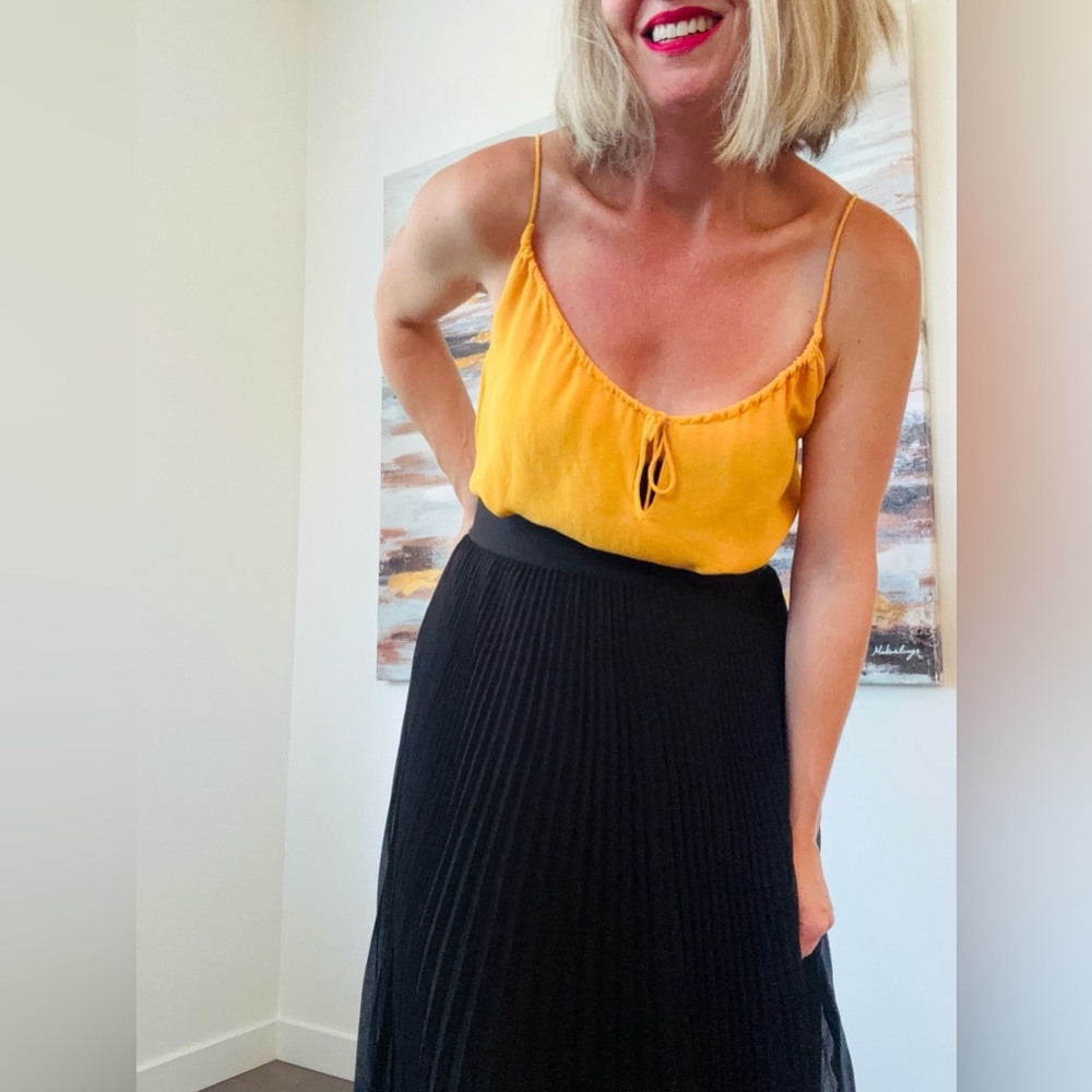 ARITZIA Babaton Silk Sleeveless Blouse Harvest Gold Small